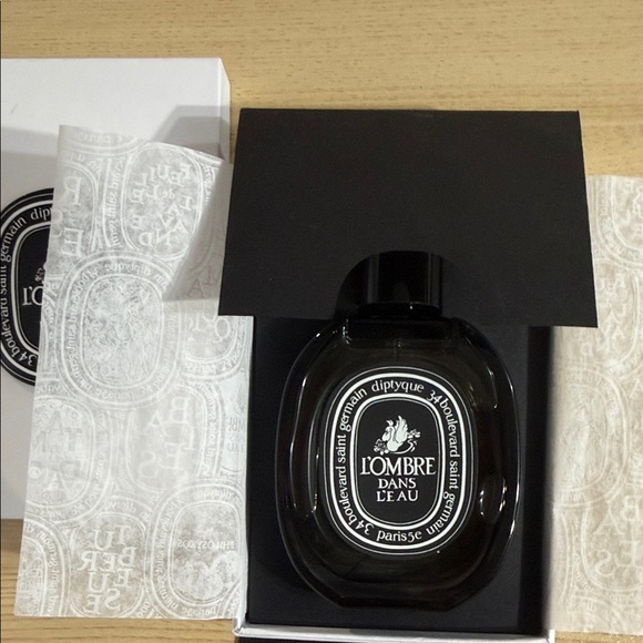 Diptyque L'Ombre Dans L'Eau Black and White Packaging - Picture 2 of 2
